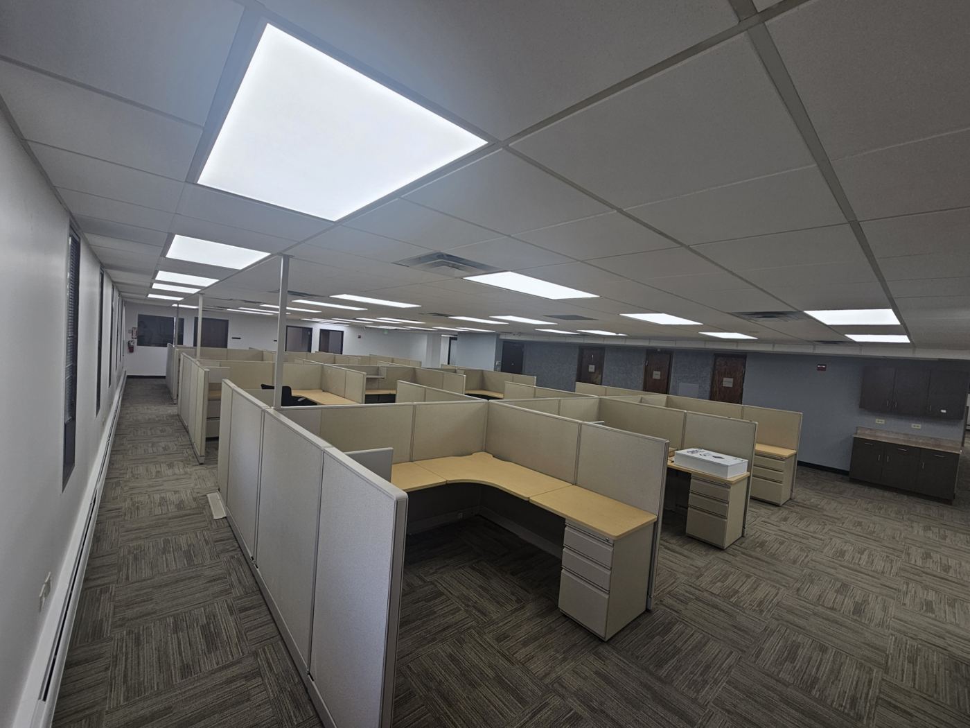Floor 4 workstations under LED panel lighting